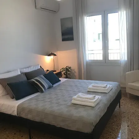 Patriko-bright 3-bedroom Vacation Home, 200m From The Beach. Case de vacanță