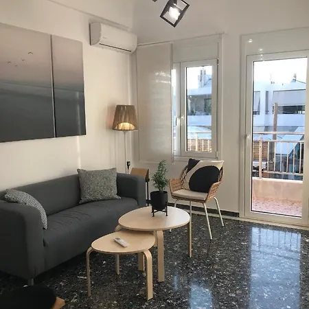 Patriko-bright 3-bedroom Vacation Home, 200m From The Beach. Case de vacanță