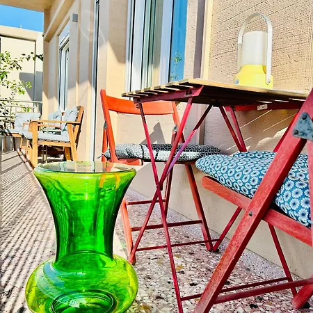 Patriko-bright 3-bedroom Vacation Home, 200m From The Beach. Case de vacanță